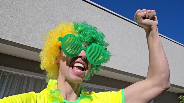 torcedor brasileiro celebra vit&oacute;ria do brasil 