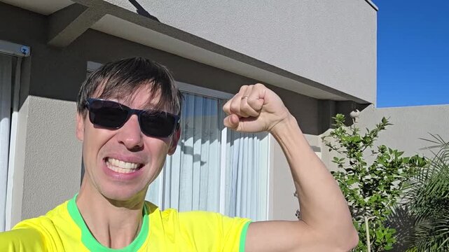 torcedor brasileiro celebra vit&oacute;ria do brasil 