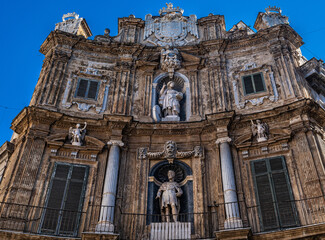 Fototapeta premium A spasso per le strade di Palermo, il monumentale capoluogo della Sicilia patria incontrastata del barocco siciliano