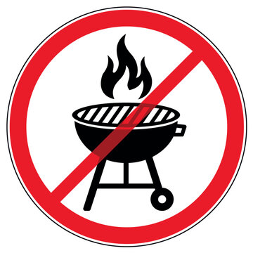 Grillen verboten Schild &ndash; Rotes Verbotszeichen f&uuml;r Kugelgrill wegen Waldbrandgefahr in Parks