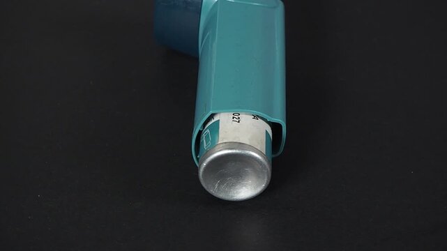 Medical asthma inhaler for allergy and breathlessness rotating