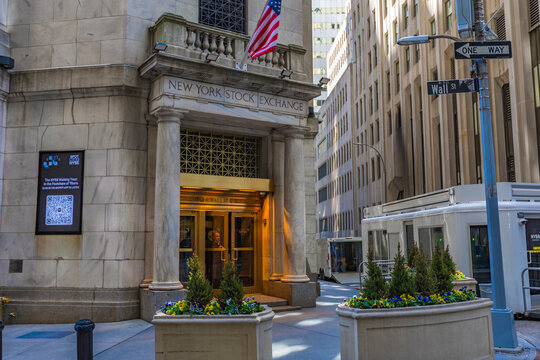 New York City, USA &ndash; April 6, 2026: Entrance to the New York Stock Exchange building on Wall Street in Lower Manhattan, one of the world's most important financial institutions.