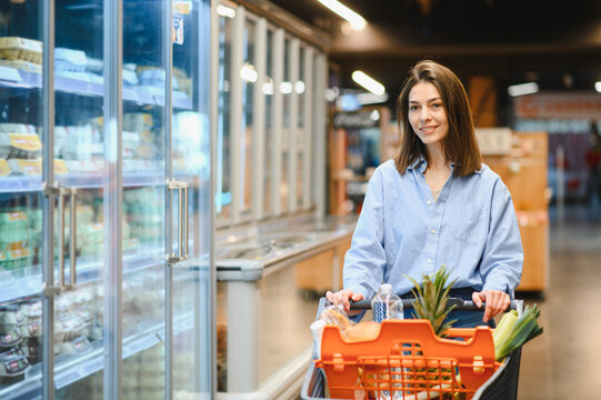 Young woman shopping for groceries in supermarket