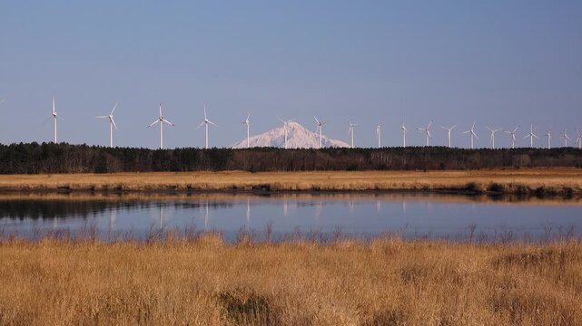 利尻島と天塩川と風力発電