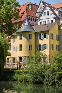 H&ouml;lderlinturm am Fluss Neckar in der Universit&auml;tsstadt T&uuml;bingen