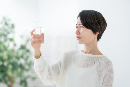 女性　水