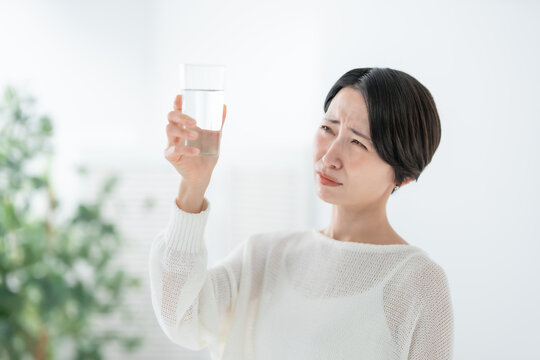 女性　水