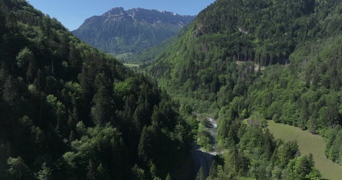Route su col des Gli&egrave;res Drone