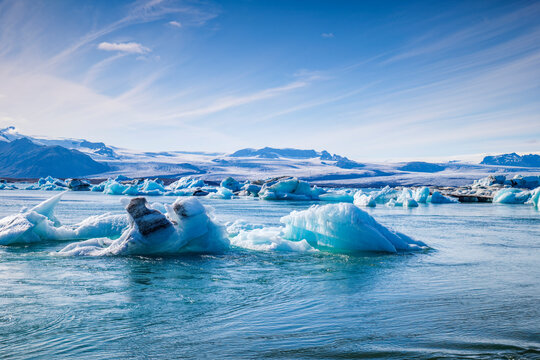 Blue icebergs drifting in J�kuls�rl�n lagoon in Iceland