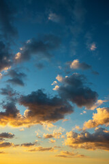 Obraz premium colorful clouds in the sky at sunset illuminated by fierce rays of the sun