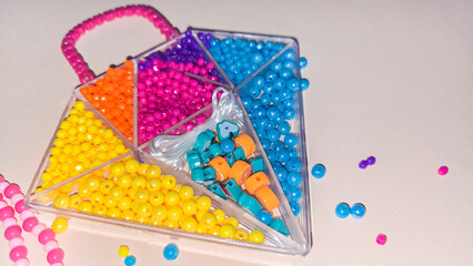 Obraz premium Sets of multi-colored beads and seed beads for children's arts and crafts