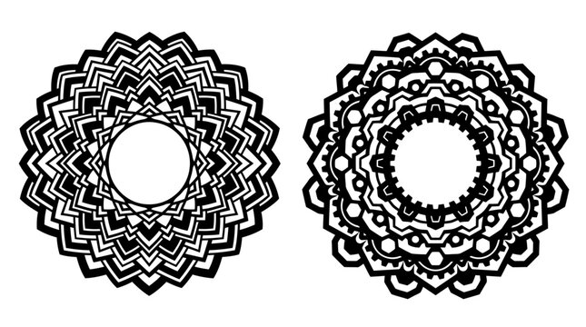 Dos intrincados dise&ntilde;os circulares de mandala en blanco y negro, perfectos para elementos decorativos o fondos abstractos.
