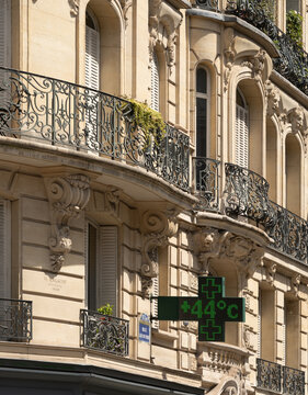Paris, France - 06 26 2026 : canicule