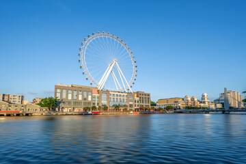 Obraz premium Colorful Ferris Wheel on the Banks of Shiqi River in Zhongshan City, Guangdong Province