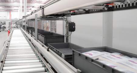 Obraz premium logistic warehouse. packing line in a logistics warehouse