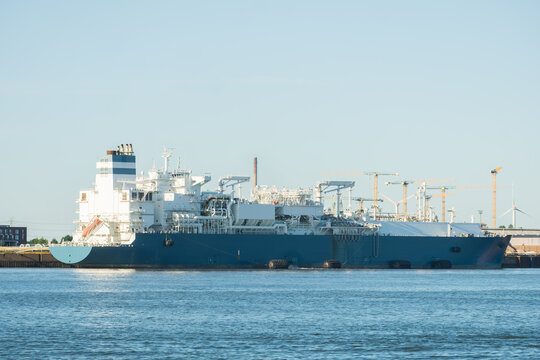 FSRU at LNG Terminal For Ship-To-Ship transfer, Gas Construction basin facilities