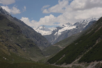 Obraz premium Mountains with sky and snow