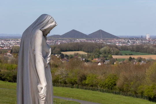 Terrils vus depuis le M&eacute;morial de Vimy