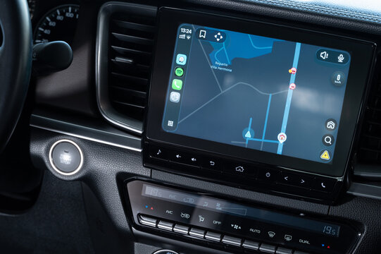 Using Waze navigation in Apple carplay