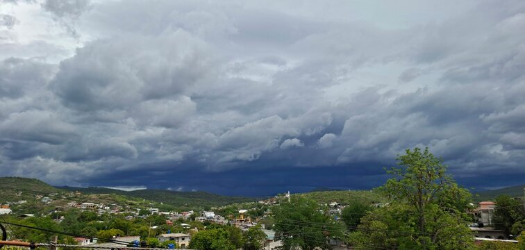 Antes de la tormenta, comienzan los preparativos. 