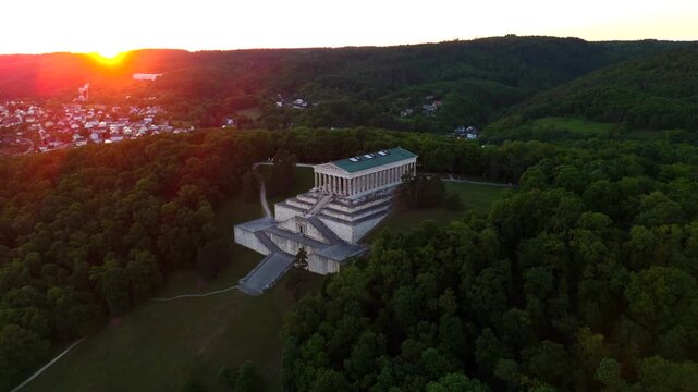 Spectacular sunset over the Walhalla monument in Donaustauf. A majestic drone shot of the Greek-style hall of fame by the Danube river. Sonnenuntergang an der Walhalla im Landkreis Regensburg.