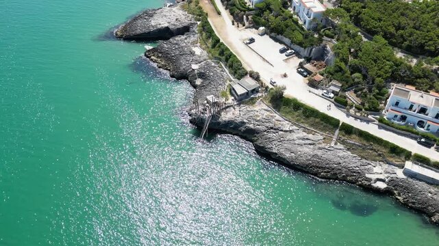 antico trabucco in legno sulle coste del gargano