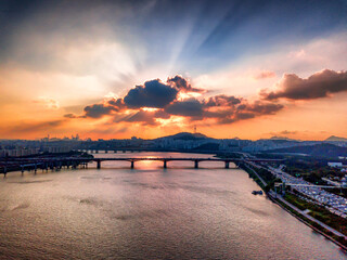Obraz premium sunset over the river, Seoul, South Korea.