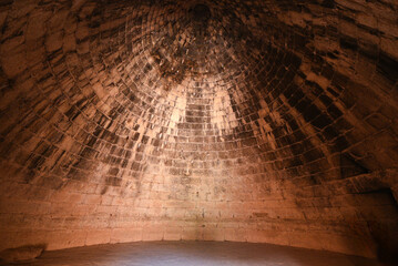 Mycenae ancient tholos tomb corbelled stone dome architecture © Iván Moreno