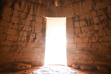 Treasury of Atreus tholos tomb entrance Mycenae Greece © Iván Moreno