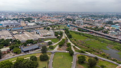 Obraz premium Aerial view of lush urban environment