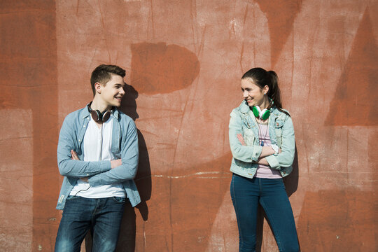 Teenage boy and teenage girl communicating