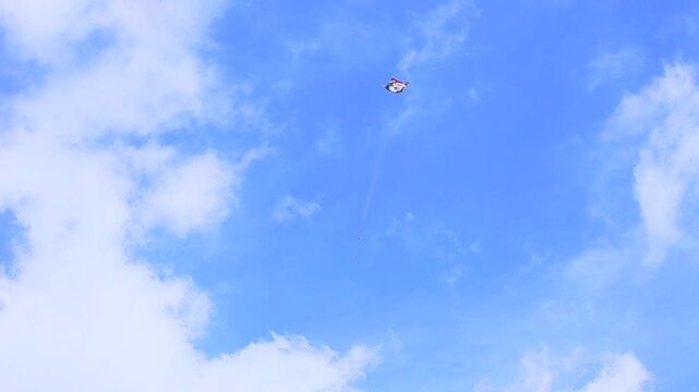 青空を舞う凧