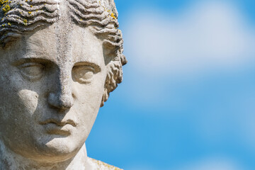 Obraz premium Historic stone statue celebrating divine femininity and harmony. Copy space for text or design.