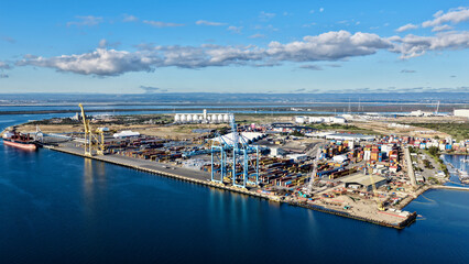 Obraz premium Outer Harbor, South Australia – 4K aerial drone view of Flinders Adelaide Container Terminal, container port, cargo terminal, shipping cranes, logistics hub, freight operations and industrial water