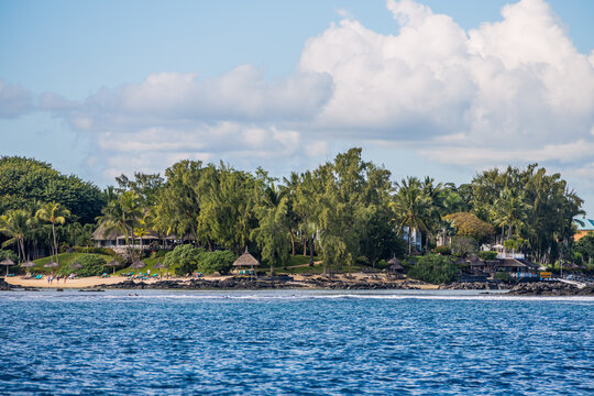 Plages et h&ocirc;tels &agrave; Pointe aux Canonniers, Grand Baies au Nord-Ouest de l'Ile Maurice, Oc&eacute;an Indien, Afrique