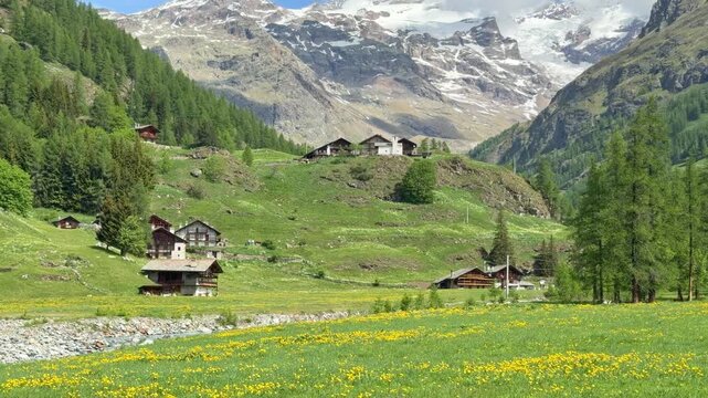 paesaggio montano a gressoney la trinit&eacute;, italia	