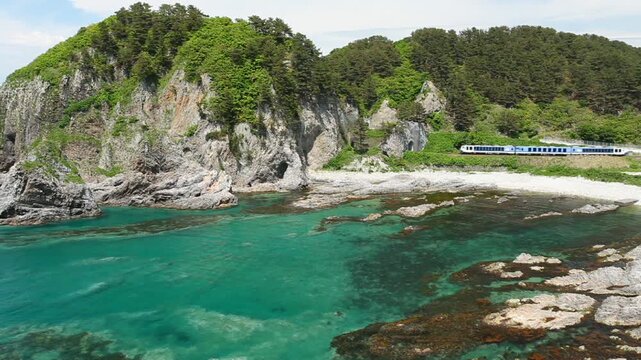 五能線のリゾートしらかみ「青池」