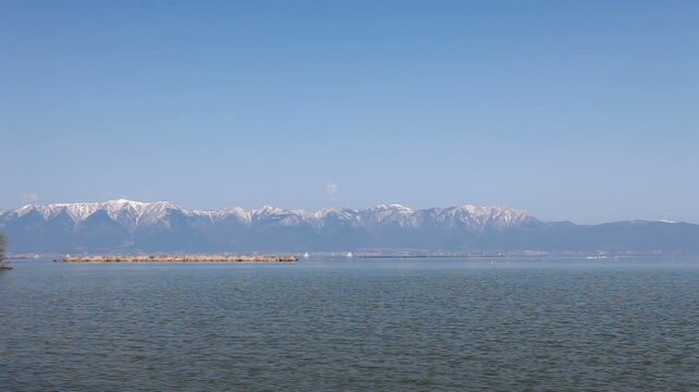 雪の比良山と琵琶湖