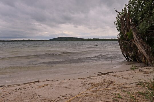 Sandstrand am Geiseltalsee mit Wellen