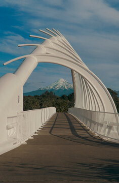 Te Rewa Rewa Bridge Framing Mount Taranaki in New Zealand