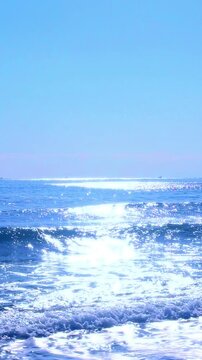 海岸に寄せる波