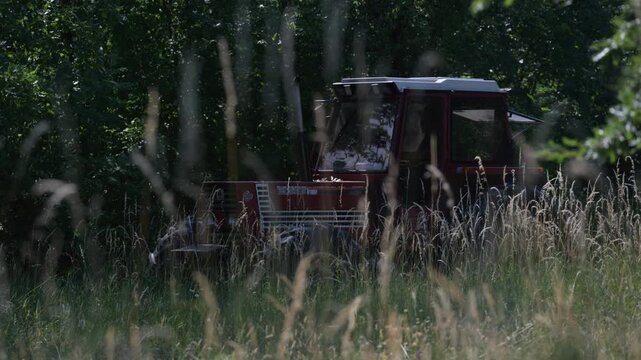 Trattore Agricolo tagli fieno