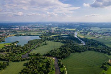 Meandry rzeki Odry. Rzeka na pograniczu Polsko-Czeskim w okolicy Chałupek. Panorama latem z lotu ptaka. © Franciszek