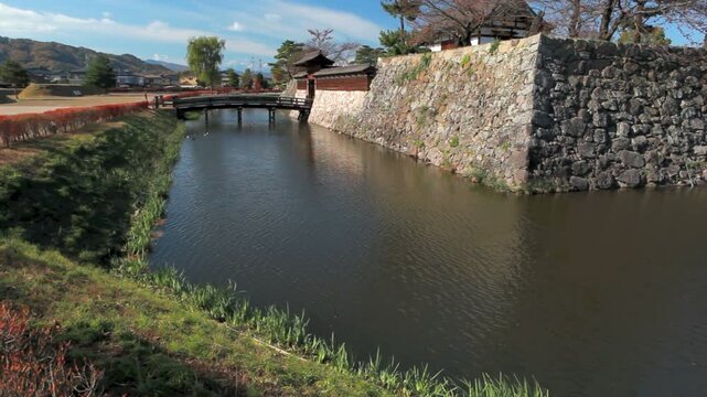 秋の松代城跡の石垣と堀