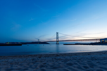 ブルーアワーと明石海峡大橋 © walkingcow3039