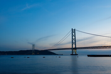 ブルーアワーと明石海峡大橋 © walkingcow3039