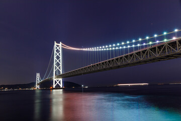 ライトアップされた明石海峡大橋 © walkingcow3039