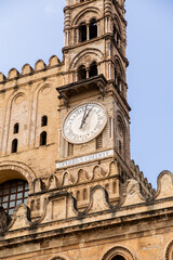 Obraz premium Clock face on a Palermo Cathedral tower