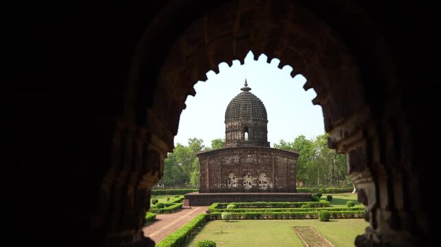 The Jor Mandir is one of the prominent laterite temples of Bishnupur. Stories from the Puranas can be seen depicted in the terracotta ornamentation on the front of the temple.