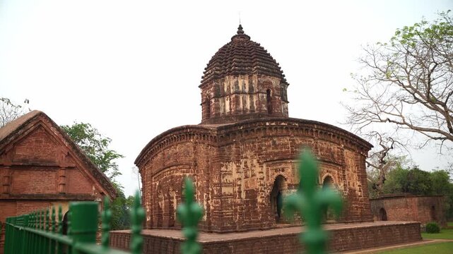 This is the Radha Madhav Temple; the walls of the temple depict tales from the Krishna Leela Puranas as well as scenes of contemporary life.